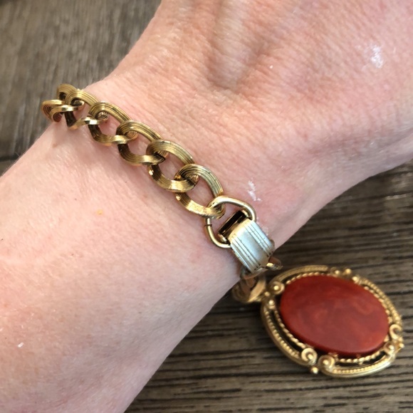 Antique Gold Chain Bracelet w/Faux Stone Cameo - Picture 15 of 16